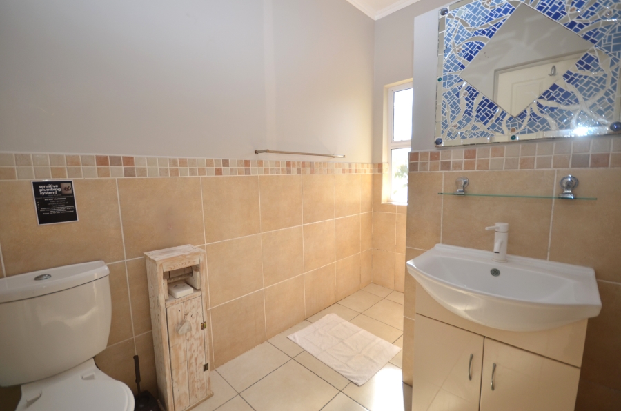 To Let 5 Bedroom Property for Rent in Kidds Beach Eastern Cape